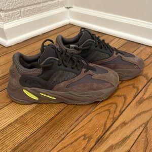 Adidas Yeezy Boost 700 Mauve size 8